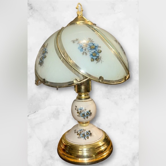Antique‎ 6 Panel Floral Stained Glass Brass Lamp 15” Tall (52) - Picture 1 of 3